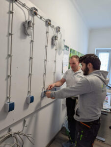 Ausbildung Elektroniker:in Schaltwand